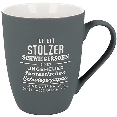 Spruchreif | Soft-Touch Tasse Grau Stolzer Schwiegersohn/Schwiegerpapas – Beidseitig gravierte Tasse mit Spruch | Persönliches Geschenk für Schwiegervater