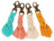 4 Stück Mini-Makramee-Schlüsselanhänger Boho-Makramee-Taschenanhänger mit Quasten, handgefertigtes Zubehör für Autoschlüssel, Geldbörse, Handy-Geldbörse, einzigartiges Geschenk, Partyzubehör