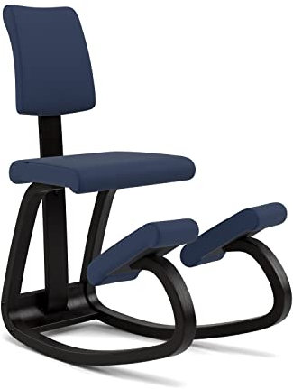 Variable Plus - Ikonischer Kniestuhl mit gepolsterter Rückenlehne - Schwarzes Holz / 100 % recyceltes Polyester, blauer Qualitätsstoff
