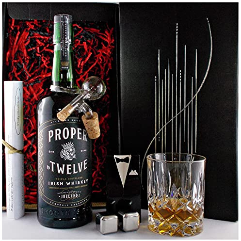 Proper No.12 irischer Whiskey + Glaskugelportionierer + Whiskeyglas + 2 Kühlsteine im Smoking im Geschenk Karton Männergeschenke Geschenkset Whisky Genießerset