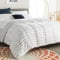 Linenspa 4 Jahreszeiten Bettdecke aus Microfaser – Ganzjahresdecke – Ultraweich – Steppdecke 155x220 cm, Grau / Weiß gestreift