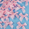 24 Stück Satinband Schleifen Selbstklebend für DIY Handwerk Hochzeit Weihnachten Valentinstag Dekoration Karte Herstellung Verzierungen, 5 cm Breite (Rosa)