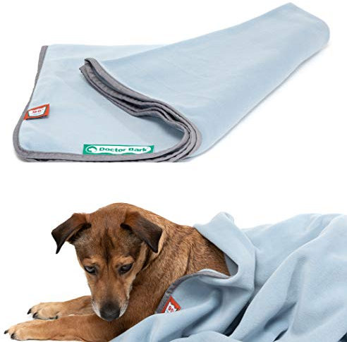 Doctor Bark | kuschelige Hundedecke waschbar bis 95°C, hygienische, weiche Fleecedecke für Sofa und Hundebett, Flauschige Haustierdecke - Made in Germany (L - 120x90 cm/Hellblau)