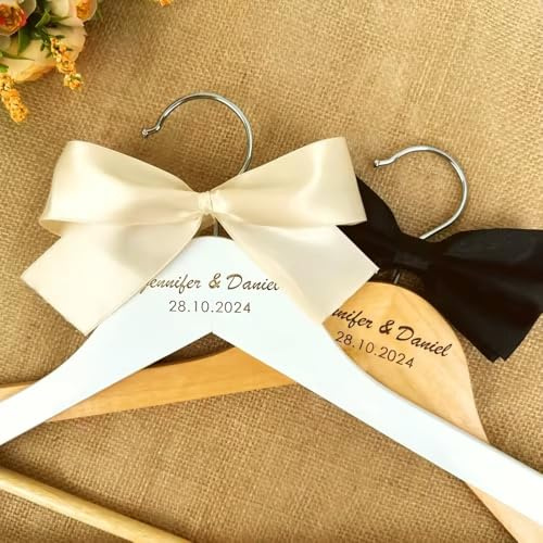 Miguha Personalisierter Kleiderbügel zur Hochzeit, Kleiderbügel aus Holz for Brautkleider, Bräutigam, Brautjungfern, Geschenk zur Hochzeit, eingravierte Namen und Datum