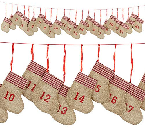heimtexland ® Adventskalender Girlande Hängend Weihnachtsgirlande Deko Jute Stiefel Vichy Karo 180 cm Typ657