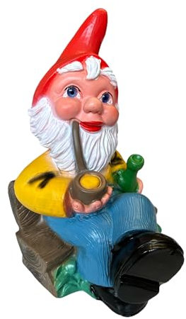 Sparfroh Gartenzwerg auf Bank mit Pfeife und Wein