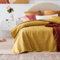 ROOM99 Leila Elegante Tagesdecke in Senf 240 x 260 cm Vielseitige Wohndecke als Bettüberwurf oder Sofaüberwurf Überwurfdecke für Bett und Sofa Steppdecke Stil Ideal als Bedspread