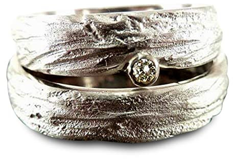 Einzigartige Trauringe in Silber mit Zirkonia, individuell strukturiert - handgefertigt by SILVERLOUNGE
