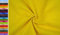 StoffBook 1MM DICKE UNIVERSELLE FILZSTOFFE -90CM STOFF STOFFE, D551 (Gelb)