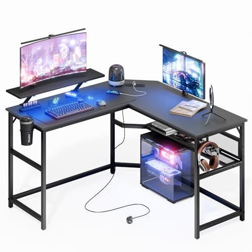 Mondeer Bureau d'angle Réversible avec LED, 130 x 130 cm Bureau Gaming en L avec Port de Charge USB et Prise de Courant, Table Ordinateur avec Support pour Écran, pour Bureau à Domicile Chambre, Noir