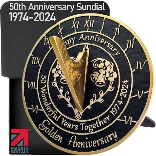 Reloj de sol de aniversario para 50 aniversario de boda de oro en 2024, decoración del hogar o jardín de metal reciclado, hecho a mano en el Reino Unido para él, sus padres o parejas, celebración de