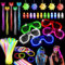 Knicklichter Party Set, 77 Stück Partyzubehör für Kinder, Party Brille LED Leuchtstäbe Fingerlampe Neon Party Gadgets, LED-Leuchtspielzeug für Geburtstagsdeko Hochzeiten Deko Festival Karneval