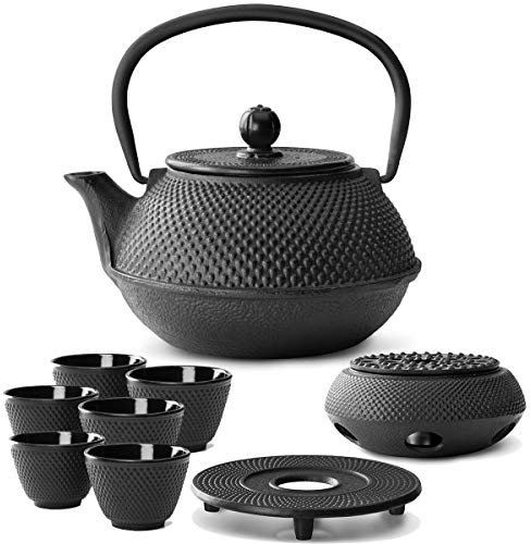 Bredemeijer Teekanne asiatisch Gusseisen Set 0.8 Liter mit Henkel & Edelstahl Tee-Filter Sieb-Einsatz für losen Tee & Stövchen & Untersetzer und 6 Teebecher