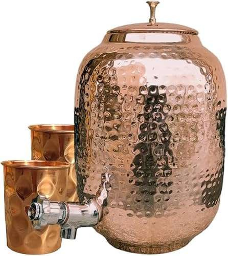 Fashnkart Dispenser d'acqua fatto a mano con finitura martellata in rame puro, 2 bicchieri con taglio a diamante, vaso di vetro ayurveda per la salute curativa, 8 capacità di stoccaggio, serbatoio