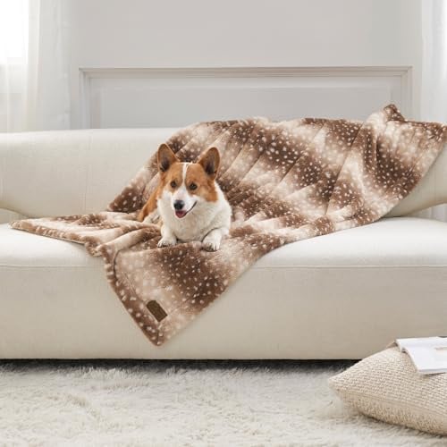 COZY KISS Luxus Weihnachts Kunstfell Decke mit Hirsch-Print 75x100cm, Braun | Superweich Decke für Sofa und Bett, Wasserdichte Waschbare Decke für Haustiere, Sicher Geschützt vor Urin für Hunde & Katzen