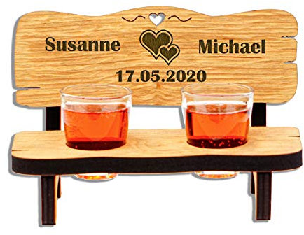 DARO Design - Schnapsbank mit Gravur Holz - Hochzeitsgeschenke für Brautpaar mit Schnapsgläser Geschenk zur Hochzeit Hochzeitstag mit 2 Schnapsgläser Hochzeitsgeschenk Deko