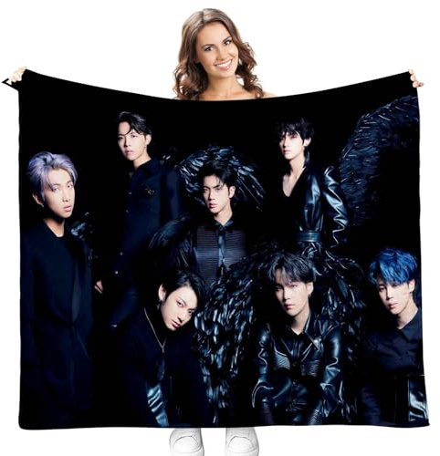 WlsqDE BTTS Decke, BTTS Kuscheldecke, Cartoon Decke, Anime Kuscheldecke, 130×150cm Anime Flanelldecke, Cartoon Blanket Geschenk, Weiche Kuscheldecken für Sofa, Schlafzimmer, Reisen