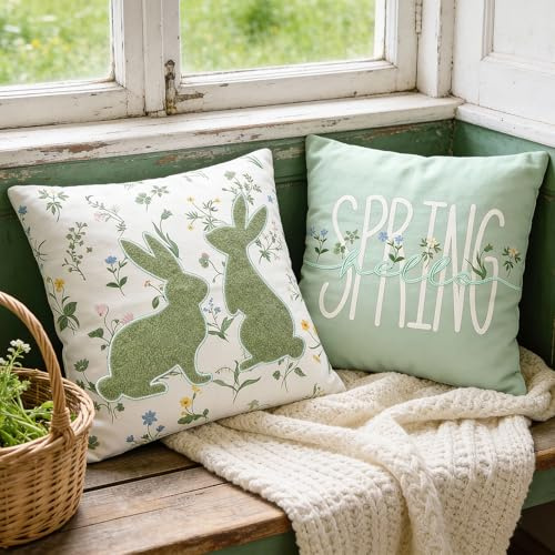 DN DECONATION Oster Kissenbezug 45x45 cm 2er Set, Grün-Weiß Frühlingsdeko mit Blumen & Hasen, Weiches Zierkissen für Sofa und Wohnzimmer im Farmhouse-Stil