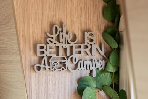 Deko-Holzschriftzug Life Is Better In A Camper - 3D Wanddekoration für Wohnmobile, Camper Vans und Wohnwagen - Schönes Geschenk für Vanlife-Enthusiasten (Beige)