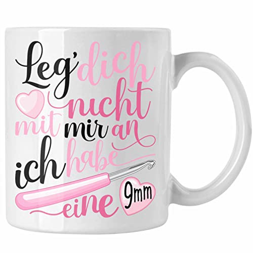 Trendation - Häkeln Tasse Geschenk Grafik Stricken Geschenkidee Spruch Lustig Ich Habe Eine 9 mm (Weiß)