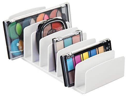 mDesign Organizador de cosméticos de plástico – Bandeja de maquillaje con 9 compartimentos verticales – Organizador de maquillaje para lavabo, tocador o armario – blanco