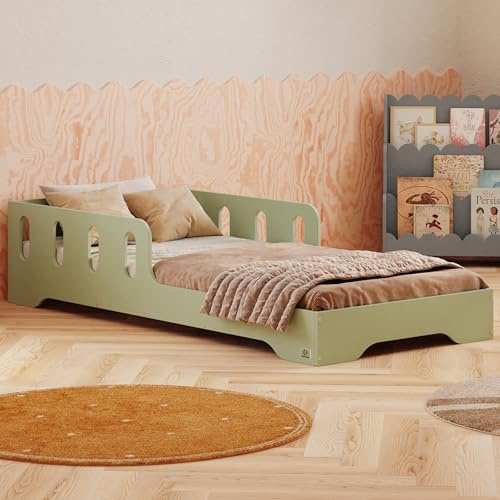 smartwood Kinderbett 70x140 cm mit Rausfallschutz, Holz, Grün, TILA 6 | Montessori Bodenbett, Lattenrost bis 230 kg, FSC-Zertifikat, abgerundete Kanten, Einfache Montage, ab 3 Jahren, 73x143x40 cm