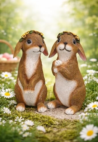 KAMACA 2er Set Osterhasen Deko aus Polyresin (Kunstharz) – stehend mit Blumenkranz – ca. 20 cm – handbemalte Frühlingsfigur für Haus & Garten
