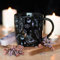 Something Different Wholesale Taza de café de cerámica de 325 ml para entusiastas del cristal, decoración de brujería, regalo para brujas y amantes del cristal