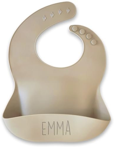 gutmarkiert – Personalisiertes Silikon Lätzchen für Baby – Abwaschbares Baby Lätzchen aus Silikon – Abwaschbar – Mit Auffangschale personalisierbar mit eingraviertem Namen – Sand