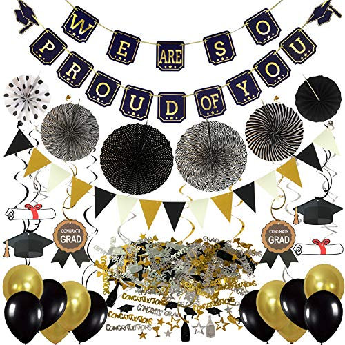 ZERODECO Abschlussdekorationen, Schwarz und Gold We Are so Proud of You Banner mit Seidenpapier Pom Poms Fächer Dreieckige Wimpel Girlande Spiralen Dekoration Abschluss Konfetti und Luftballon