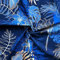 Textrend Baumwollstoff Stoffe Meterware - Stoff zum Nähen - 100% Baumwolle - Baumwollstoff mit Blättern - Stoffe Meterware (Monstera und Bananenblätter mit Blumen auf einem dunkelblauen Hintergrund)