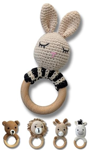 C|UTE – Babyrassel mit Namen ab 0 Monate | Greifling Baby personalisiert aus Baumwolle und Holz | Geschenke zur Geburt, Taufgeschenk Mädchen & Junge, personalisierte Geschenke Baby (Hase, mit Gravur)