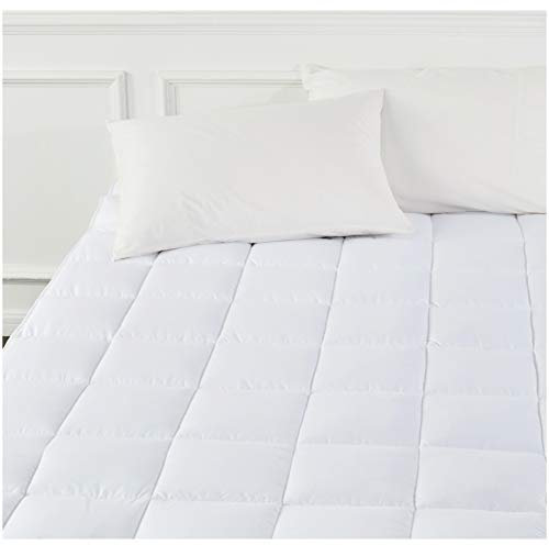 Amazon Basics Sobrecolchón suave con relleno de poliéster de microfibra y correas, 160 cm x 30 cm x 200 cm, blanco
