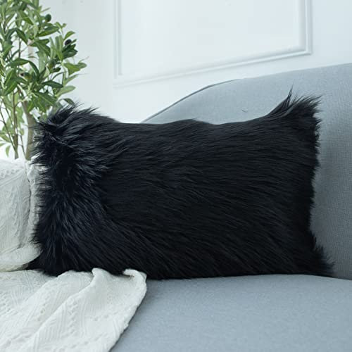 LIGICKY Kunstfell Kissenbezug Einfarbig Plüsch Weich Künstlich Pelz Throw Kopfkissenbezug Kissenhülle Dekorative Rechteck Kissen Dekokissen für Sofa Schlafzimmer Auto, 30 x 50 cm Schwarz
