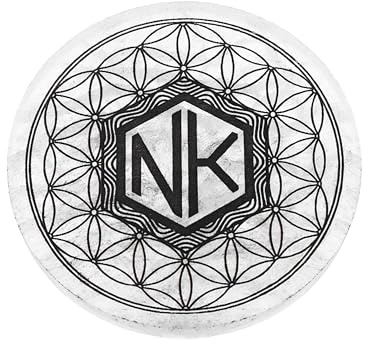 NKlaus Plaque de charge en sélénite Ø 12 cm – Fleur de vie gravée noire, support spirituel pour recharger les cristaux, les bijoux et les pierres de guérison