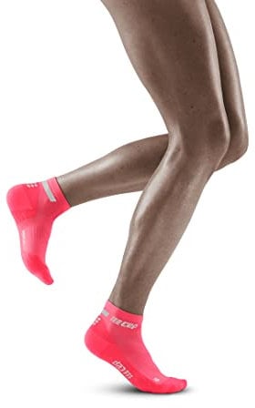 CEP - THE RUN COMPRESSION SOCKS LOW CUT für Damen | Kurze Laufsocken mit Kompression in pink | Regenerierende Kompressionssocken für Frauen | Gr. III | M
