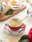 Porzellan-Teetasse mit Untertassen und Löffel 8oz Florale Kaffeetasse mit Goldrand Halter, Britische Keramik-Teetassen-Set Espresso Cappuccino Latte Tassen für Geburtstag Party Tischdekoration (Rot)