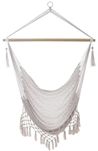 Intirilife Silla Colgante de macramé de algodón en Beige con Borde de Flecos - Asientos cómodos Que ahorran Espacio y Son Transpirables para Adultos y niños en Interiores y Exteriores