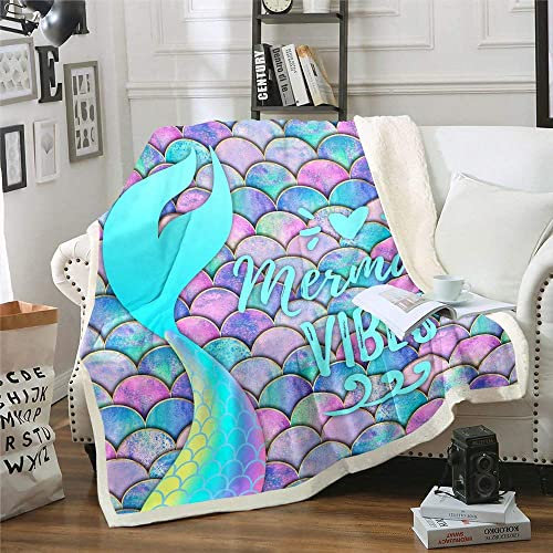 Homewish Meerjungfrau ÜBerwurfdecke 100 x 130 Kinder Fischschuppen Sherpa Decke Regenbogen Fleece Decke MäDchen Teenager Schlafzimmer Meerestier Raumdekor Blau Lila Rosa Geschenke Für Frauen