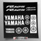 Aufkleber-Set kompatibel mit Tank und Motorradhelm, Basis aus transparentem Vinyl, einfache Anbringung, UV-Druck, Schriftzug Logos, Stickersland® – R125 R15 (weiß)
