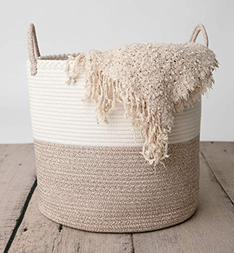 CHLOÉ + KAI Aufbewahrungskorb geflochten (44,5 x 40,6 cm) für Kinderzimmer, Wäsche, Wohnzimmer, Kissen, Spielzeug, Baby, Blumentopf, Deckenkorb, dekorativer großer Baumwollseilkorb, weicher mit Griff