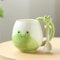 RANJIMA Frosch Tasse mit Löffel, Keramik Teetasse Kaffeetasse 420ml, Süße Cartoon Frösche Muster Kaffee Tee Süß Becher Cappuccinotasse Geburtstag Geschenk Frauen Freunde Kinder