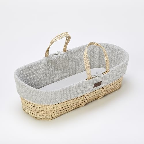 The Little Green Sheep Moseskorb Baby – Natürlich gesteppter Moses Korb Babybett mit Matratze, Baby Erstausstattung Neugeborene Kinderbett, Inklusive 28x74cm Natürlicher Matratze, Taubengra