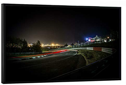 artboxONE Poster mit schwarzem Rahmen 45x30 cm Sport/Motorsport Im Schatten der Nürburg - Bild rennbahn