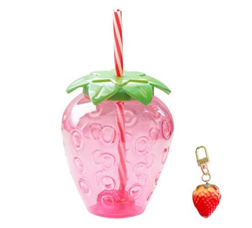 Leadigol Tazza a forma di fragola da 500 ml con ciondolo portachiavi carino in plastica con coperchio a forma di fragola bicchiere ispessimento a forma di frutta tazza per ragazze donne