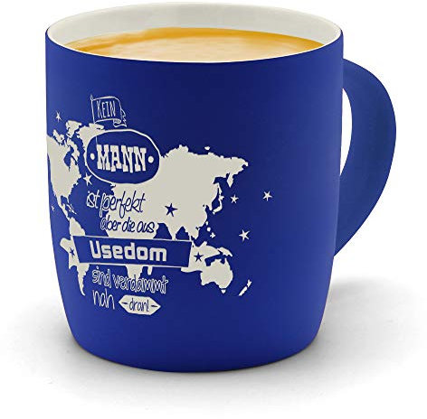 printplanet - Kaffeebecher mit Ort/Stadt Usedom graviert - SoftTouch Tasse mit Gravur Design Keine Mann ist Perfekt, aber... - Matt-gummierte Oberfläche - Farbe Blau