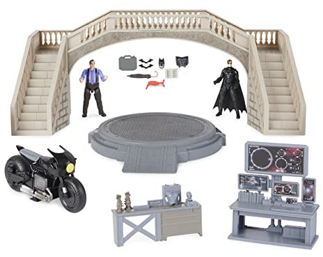 DC Comics, Batman Batcave mit exklusiven Batman Figuren, Penguin und Batcycle, Sammlerspielzeug aus dem Batman Film für Jungen ab 3 Jahren