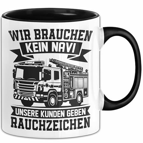 Feuerwehr Tasse Geschenk Wir Brauchen Kein Navi Feuerwehrmann Geschenk Lustig Kaffee-Becher (Schwarz)