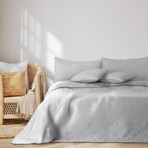 AmeliaHome Tagesdecke mit Pompons 240x260 cm Bettüberwürf zweiseitig Ultrasonic Steppung Polyester Meadore Silber