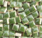 PINUO&KE 200 Stück/200g Mosaik Fliesen Quadrat Keramik Mosaik Fliesen Quadrat 1x1cm Mosaik Stücke für Home Decoration DIY Handwerk Mosaik Fliesen Projekte - Dunkelgrün
